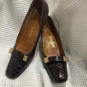Stunning! Simply stunning 1960s Neiman Marcus custom craft alligator shoes